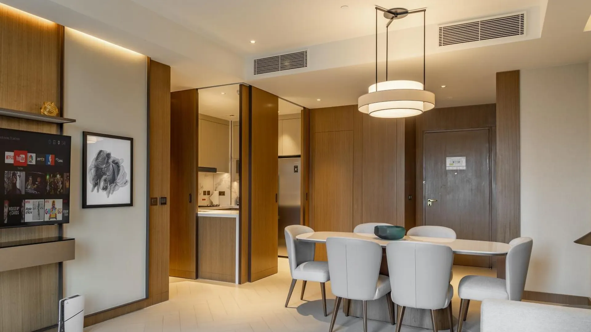 Opera 3Br - 5 Mins To Dubai Mall With Burj View By Bms 0*,  United Arab Emirates