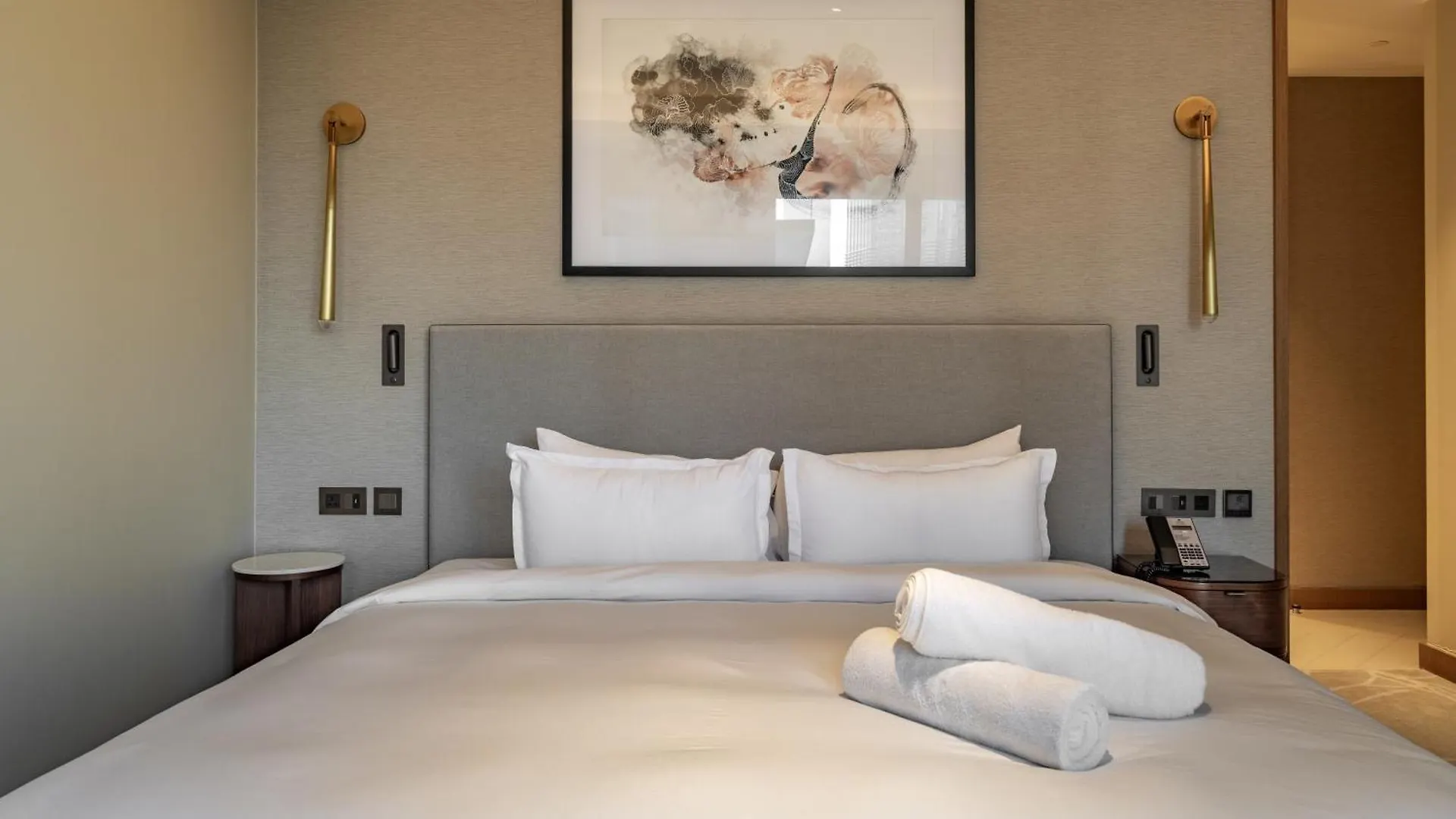 Opera 3Br - 5 Mins To Dubai Mall With Burj View By Bms 0*,  Spojené arabské emiráty